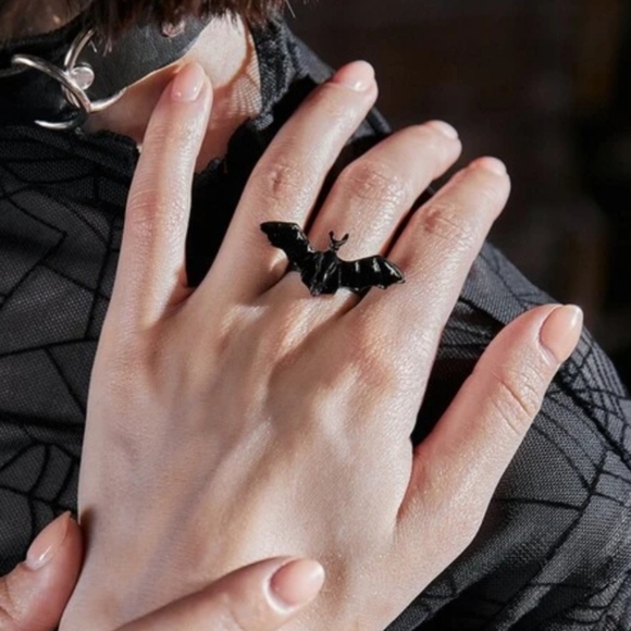 Gothic Bat Ring - Picture 5 of 12